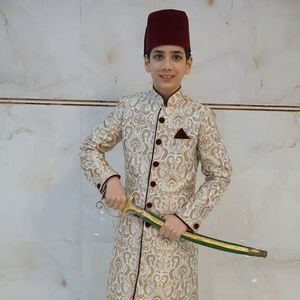 Meet your Posher, Peerzada